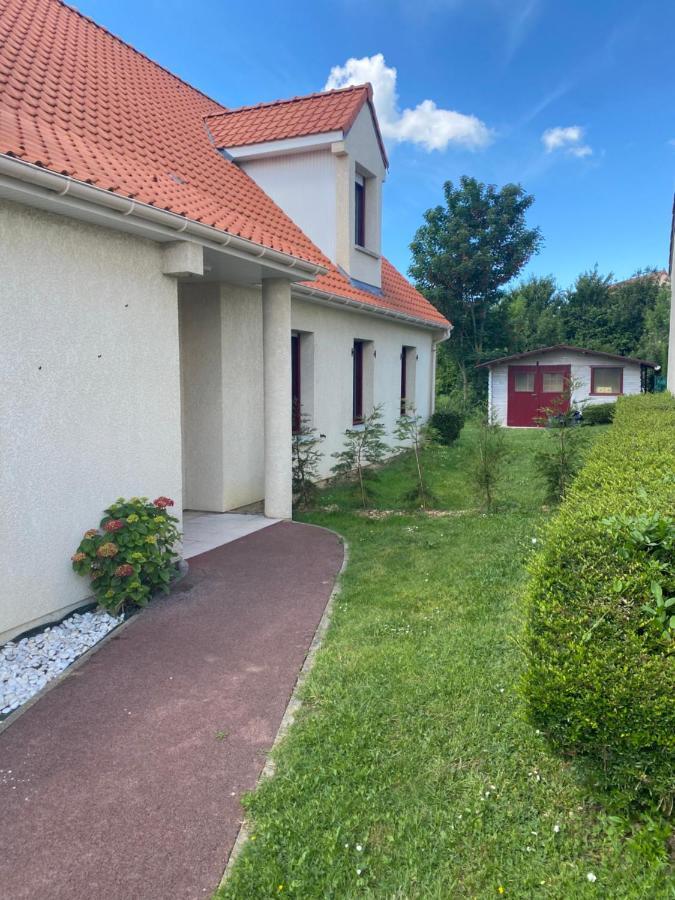 Aux Charmes 1 Bed & Breakfast Isques Екстериор снимка