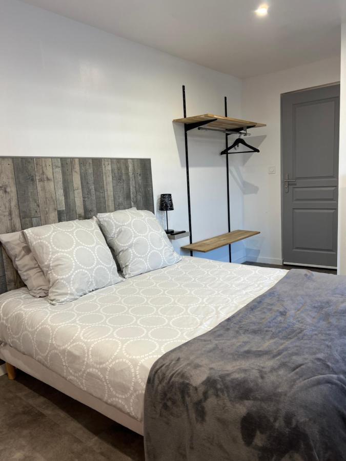 Aux Charmes 1 Bed & Breakfast Isques Екстериор снимка