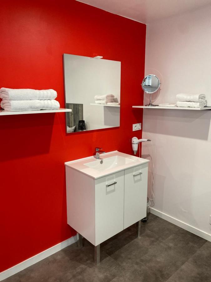 Aux Charmes 1 Bed & Breakfast Isques Екстериор снимка